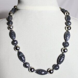 🌟3 FOR $30 🌟Vintage Necklace Blue & Silver Beads 22 Inch